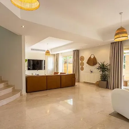 Villa! Perfect Blend Of Style, Comfort And Relaxation ! *