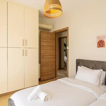 Villa! Perfect Blend Of Style, Comfort And Relaxation ! Alloggio in famiglia Limisso