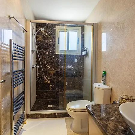 Villa! Perfect Blend Of Style, Comfort And Relaxation ! *