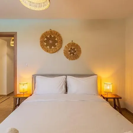 Villa! Perfect Blend Of Style, Comfort And Relaxation ! Alloggio in famiglia Limisso