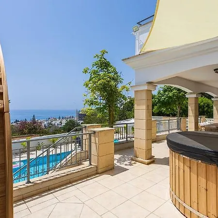 Alloggio in famiglia Villa! Perfect Blend Of Style, Comfort And Relaxation !