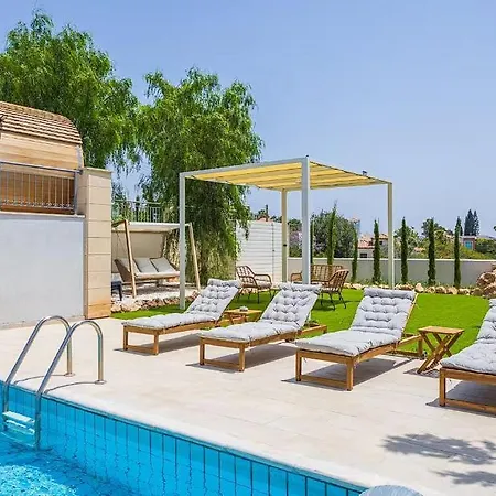 Villa! Perfect Blend Of Style, Comfort And Relaxation ! Gazde/Camere de închiriat *